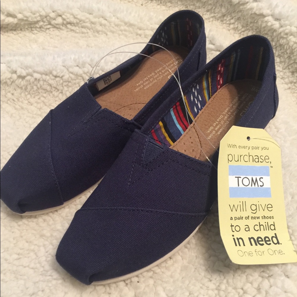 NWT navy Toms